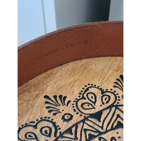 Margaritaville Island Reserve Brown Leather Belt 42" Carved Vertical Lines - Picture 5 of 8